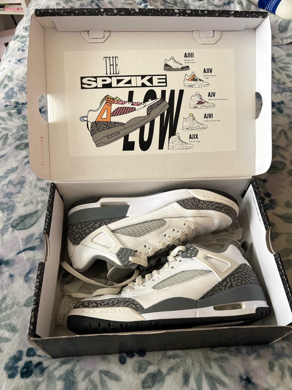 Jordan Spizike Low White and Gray Sneakers